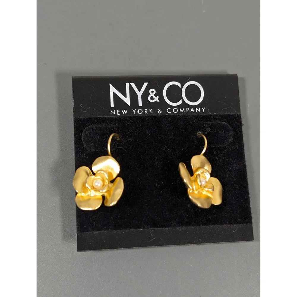 NY & Co Matte Gold Tone Flower Drop Earrings Faux Pearl Pierced‎ Hook Dangle